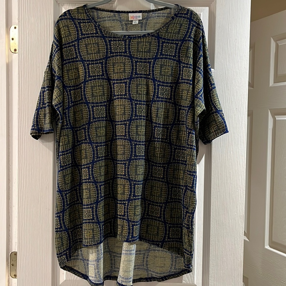 LuLaRoe Irma size L. Navy & yellow. High-low, 1/2 sleeve, tunic.